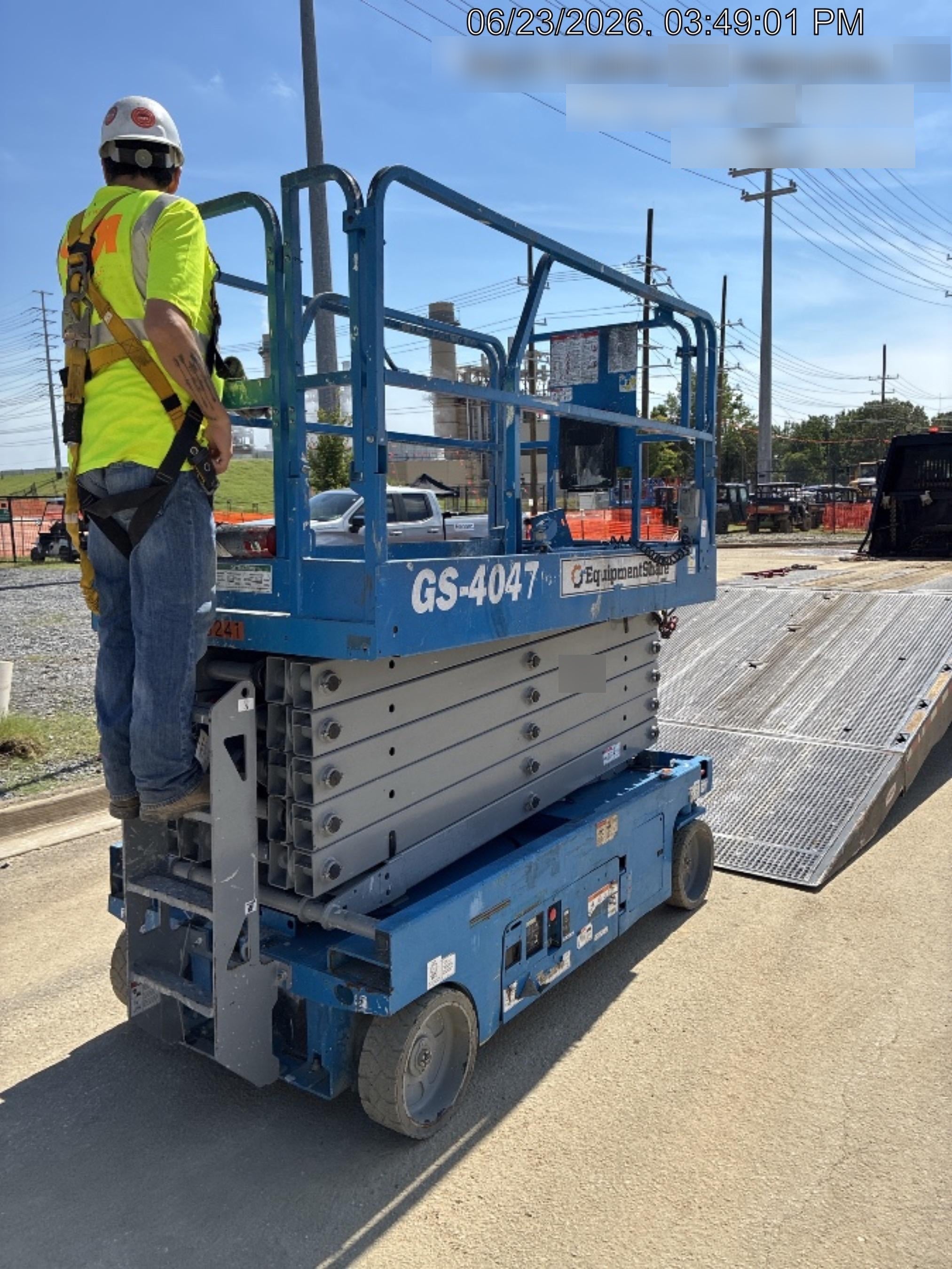2019 Genie GS-4047 Folding rails with half height swing gate