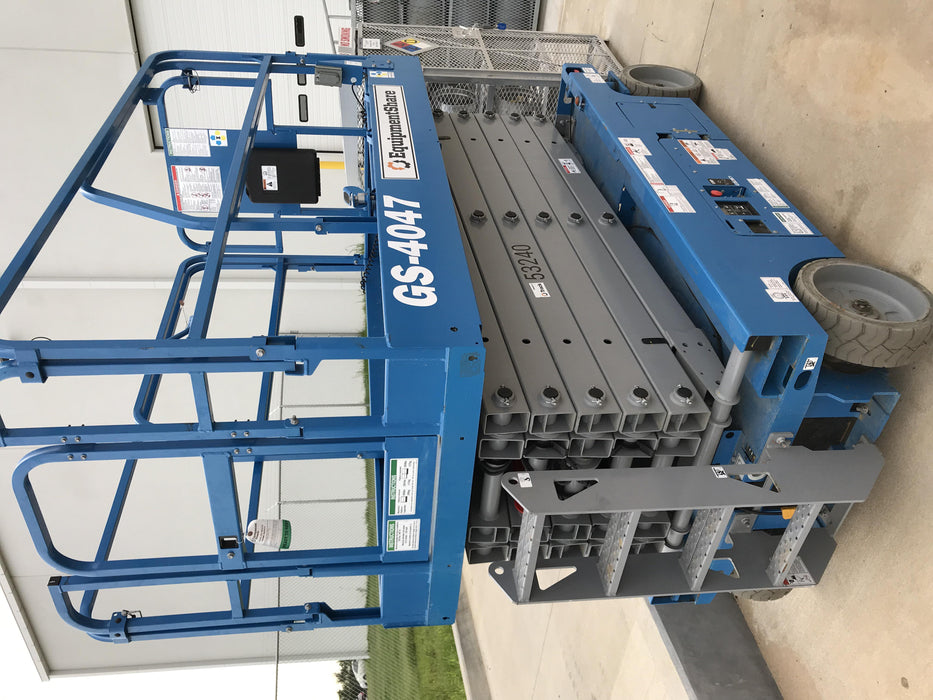 2019 Genie GS-4047 Folding rails with half height swing gate