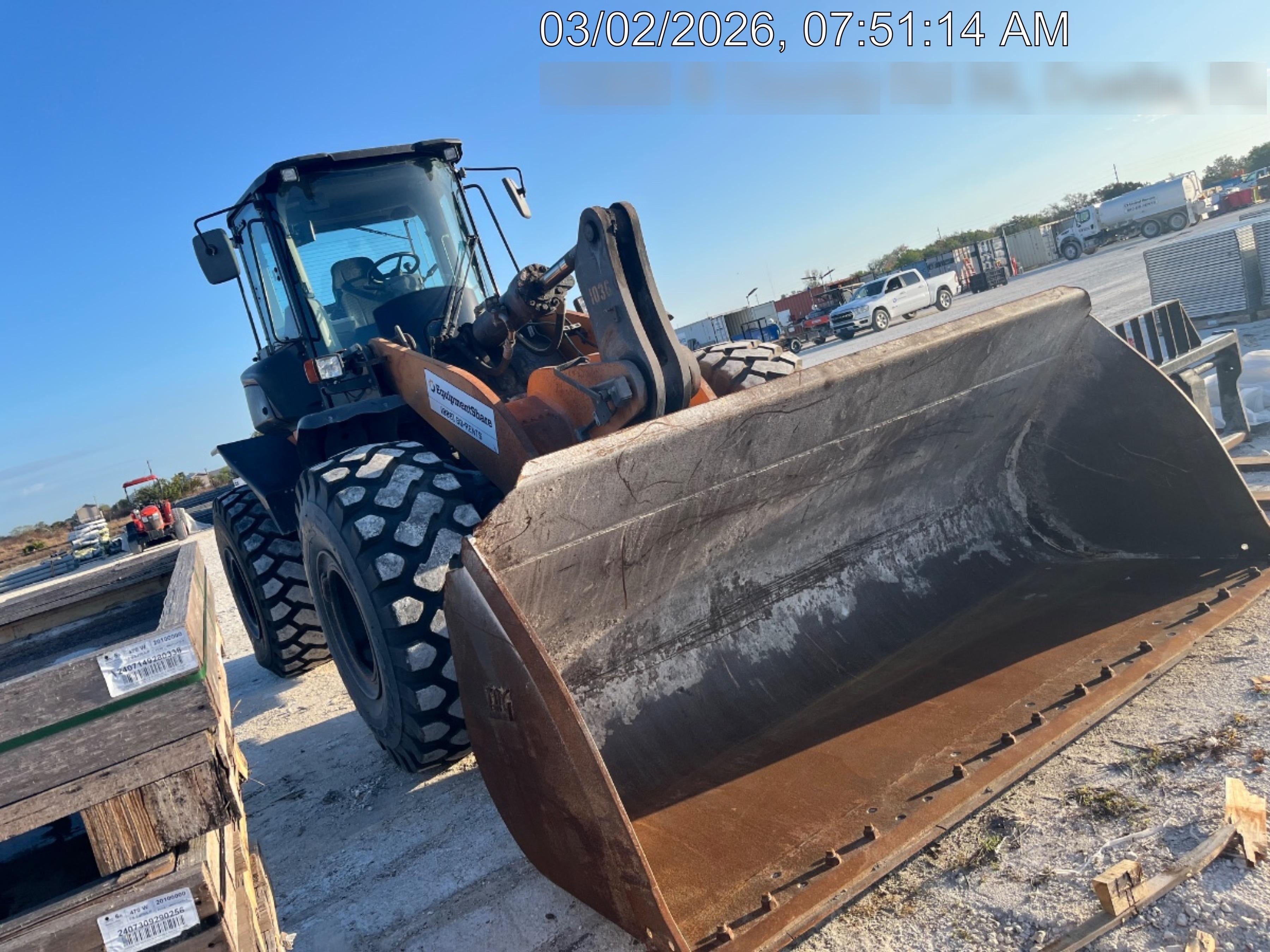 2018 Case 821G CLOSED CAB, JRB 418 STYLE HYD COUPLER