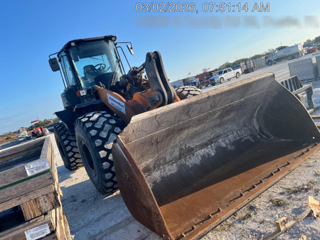 2018 Case 821G CLOSED CAB, JRB 418 STYLE HYD COUPLER