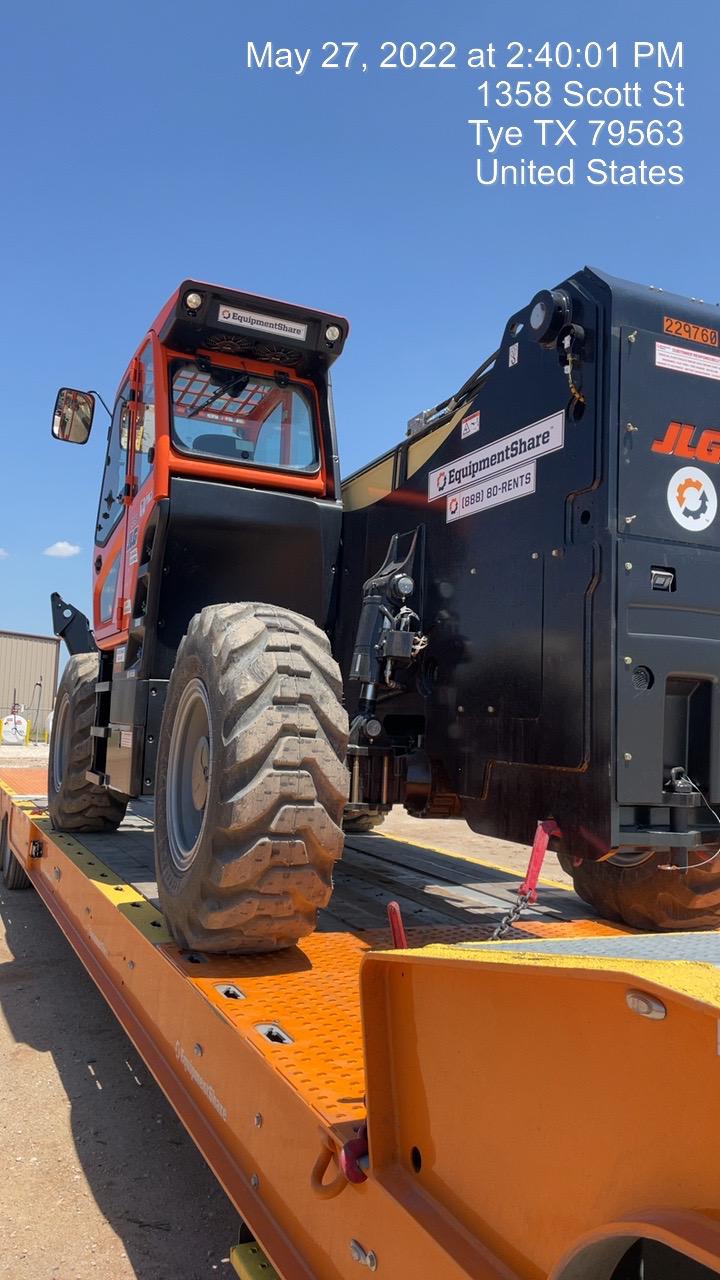 2022 JLG 1075