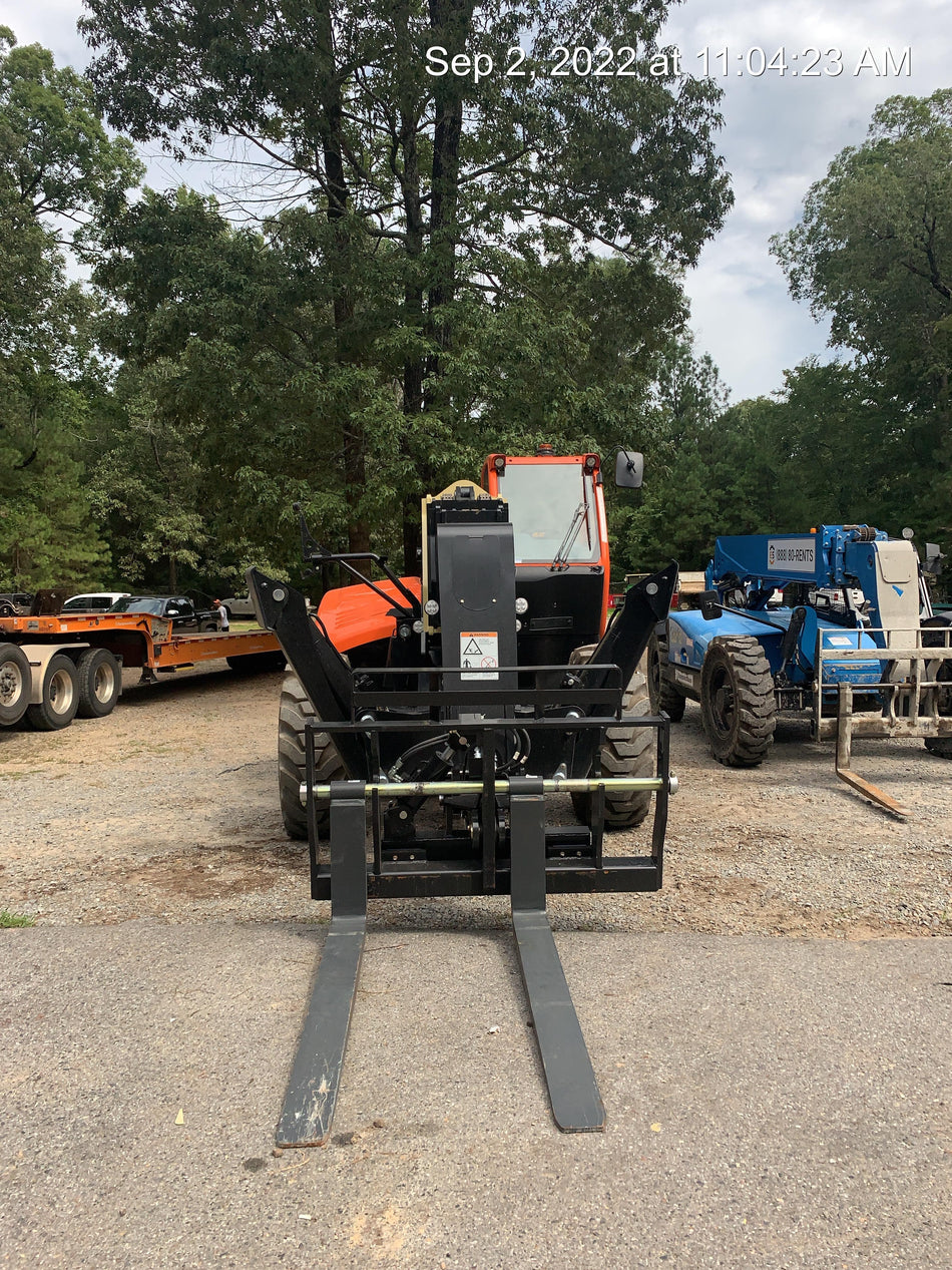 2022 JLG 1075