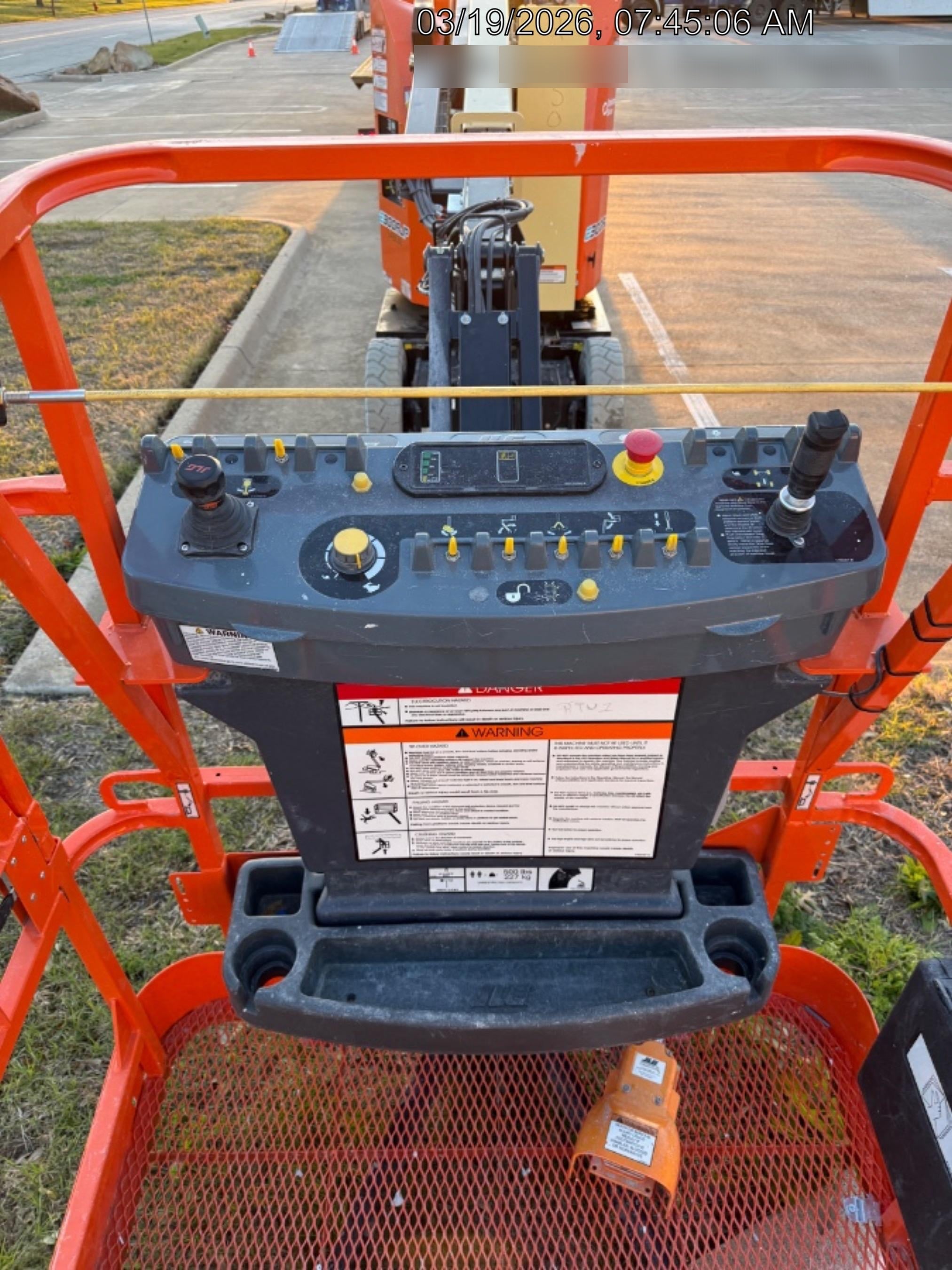 2025 JLG E300AJP