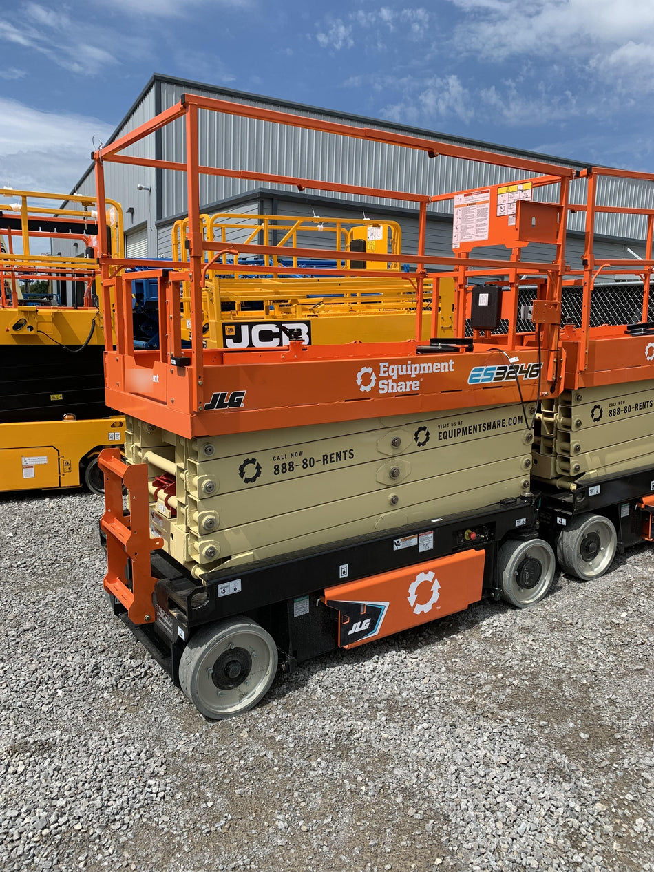 2022 JLG ES3246