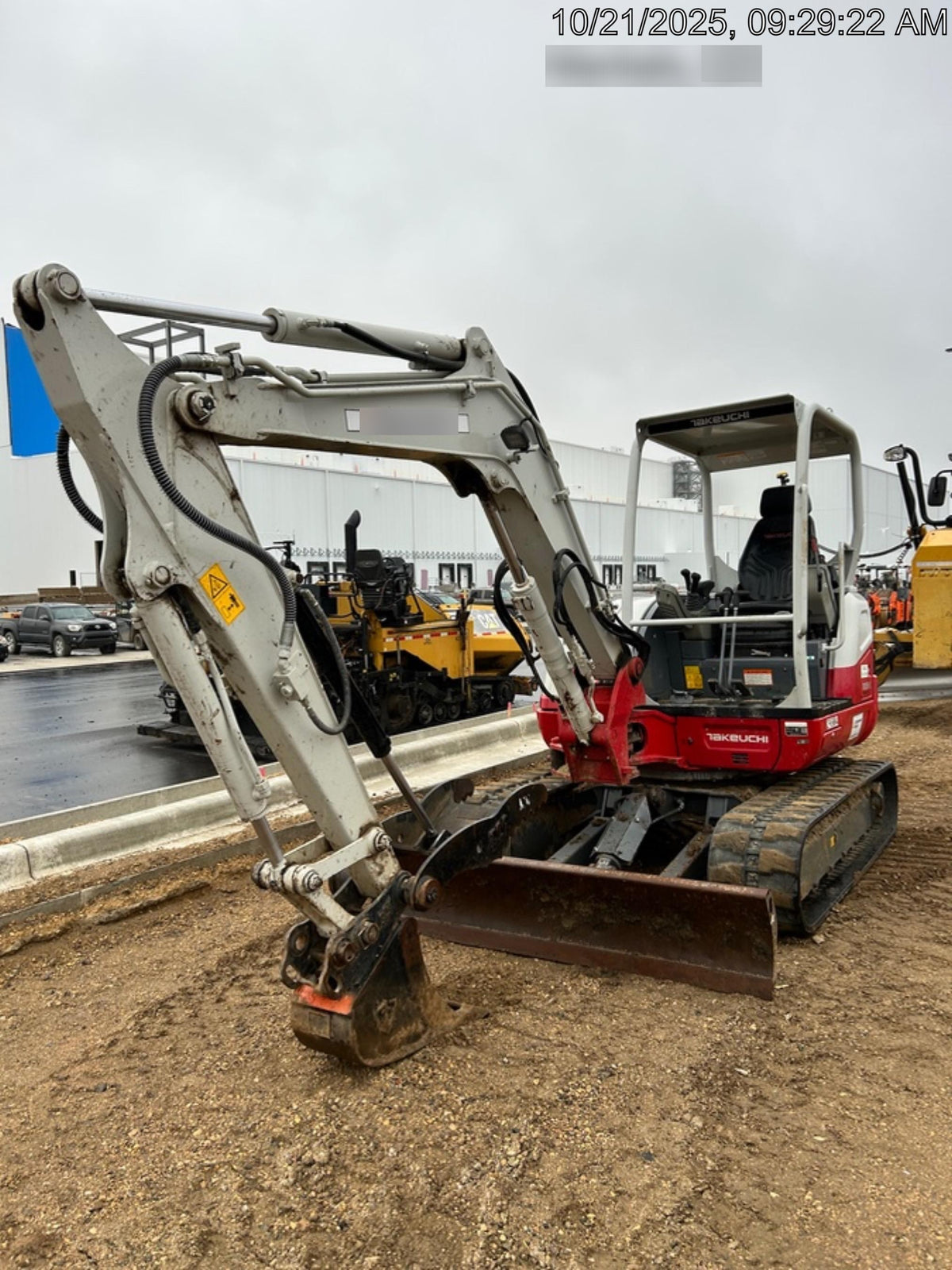 2023 TAKEUCHI TB250-2R