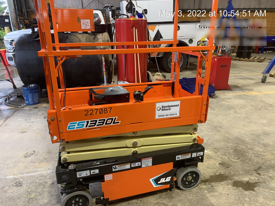 2022 JLG ES1330L