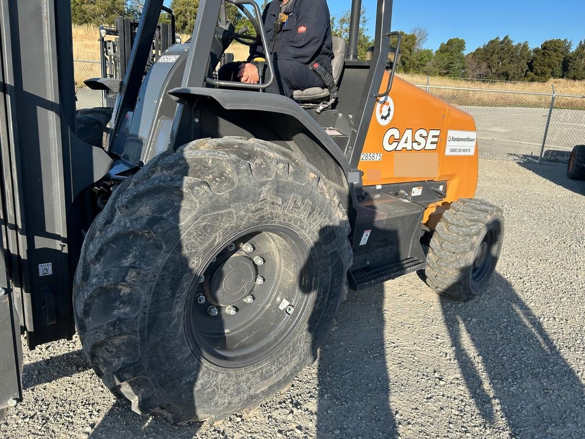 2023 CASE 588H