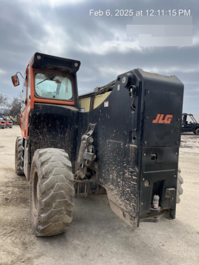 2021 JLG 1075