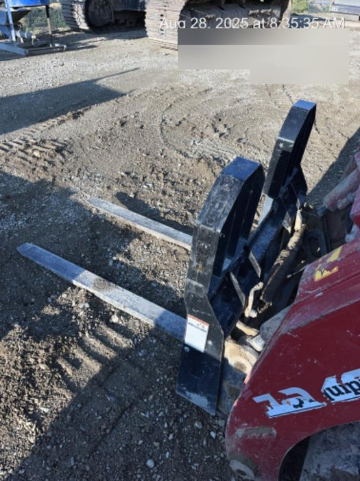 2021 TAKEUCHI 48" Pallet Forks - Takeuchi