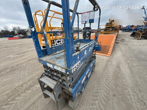 2017 Genie GS-1930 Genie GS-1930 Lift w/Fixed Rail and Chain Entry
