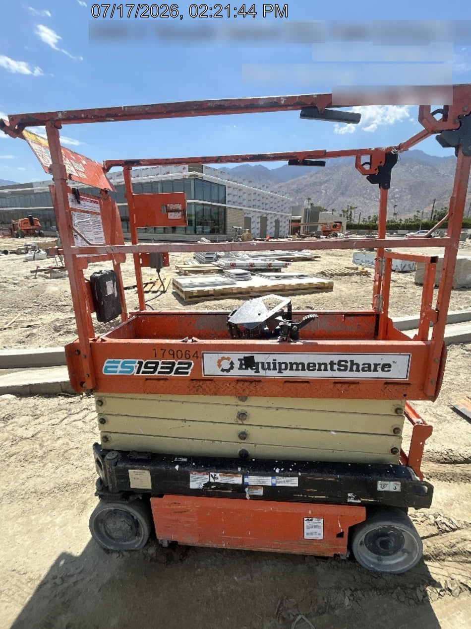 2021 JLG ES1932