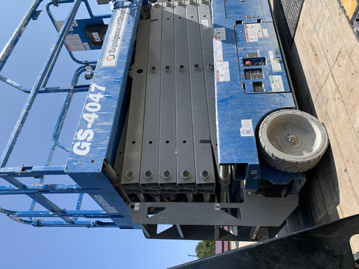 2019 Genie GS-4047 Folding rails with half height swing gate