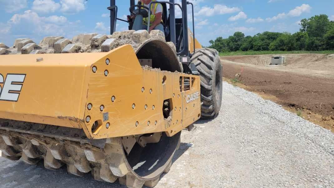 2021 CASE SV211E