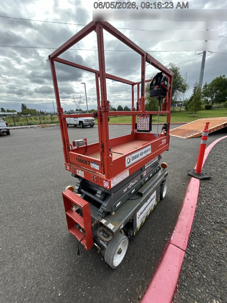2020 Skyjack SJIII-3219 Solid NM Tires, Half height spring hinged entry gate, Dual Beacons, 800W Inverter