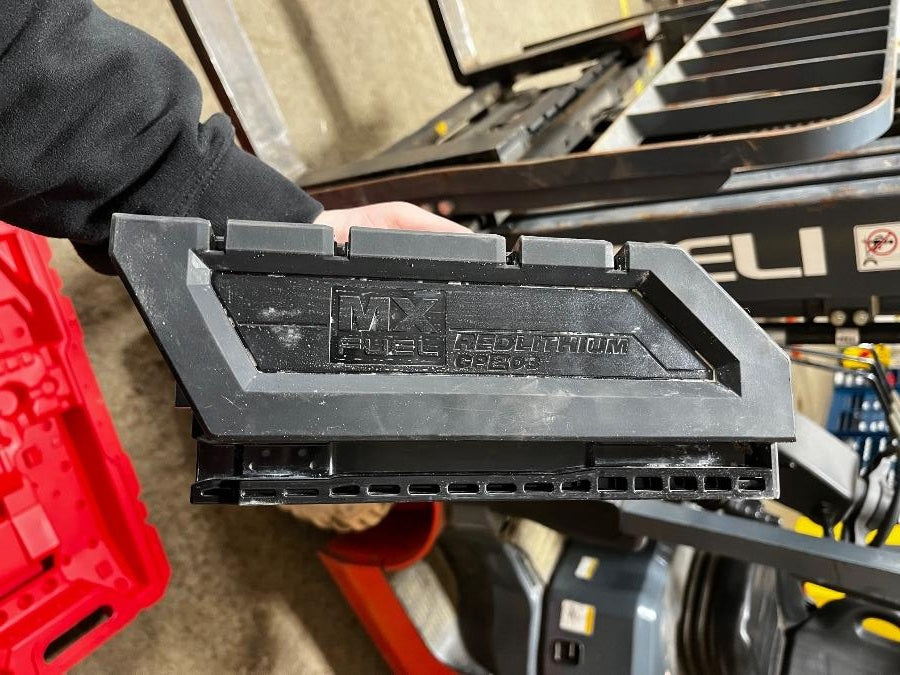 2025 MILWAUKEE MXF301-2CP