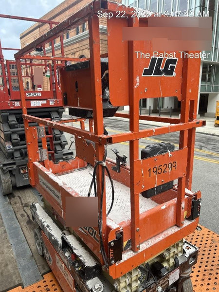 2021 JLG ES1330L