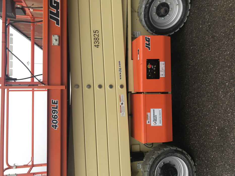 2019 JLG 4069LE Solid Non Marking Tires, Rotating Beacon
