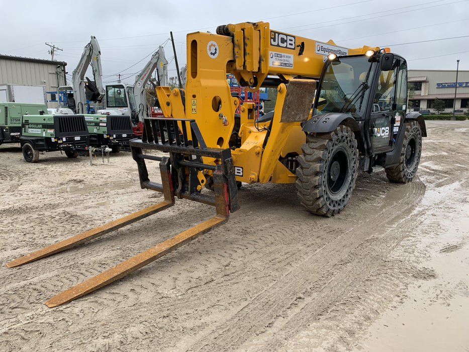 2019 JCB 512-56 109 HP w/CAB/HVAC, Beacon, Aux Hydraulics, Worklights, Solid Tires w/60" Carriage/Forks