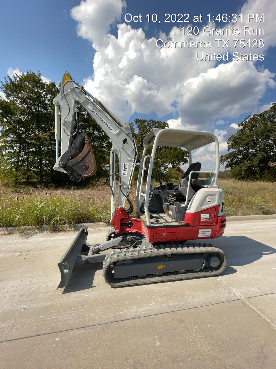 2022 TAKEUCHI TB235-2R