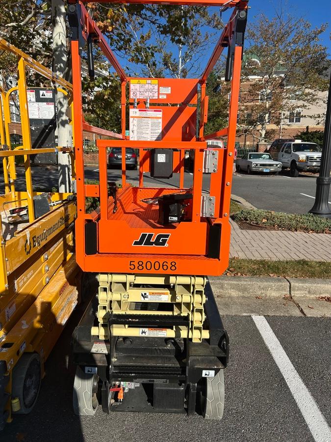 2025 JLG ES1932