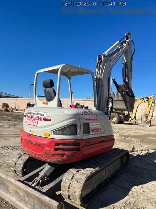 2021 TAKEUCHI TB250-2R