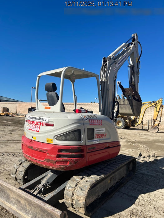 2021 TAKEUCHI TB250-2R