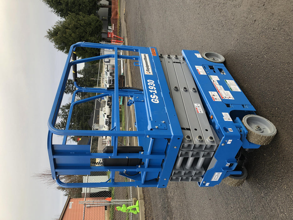 2020 Genie GS-1930 Fixed rails with chain entry gate - Pre A92.20, 800W Inverter