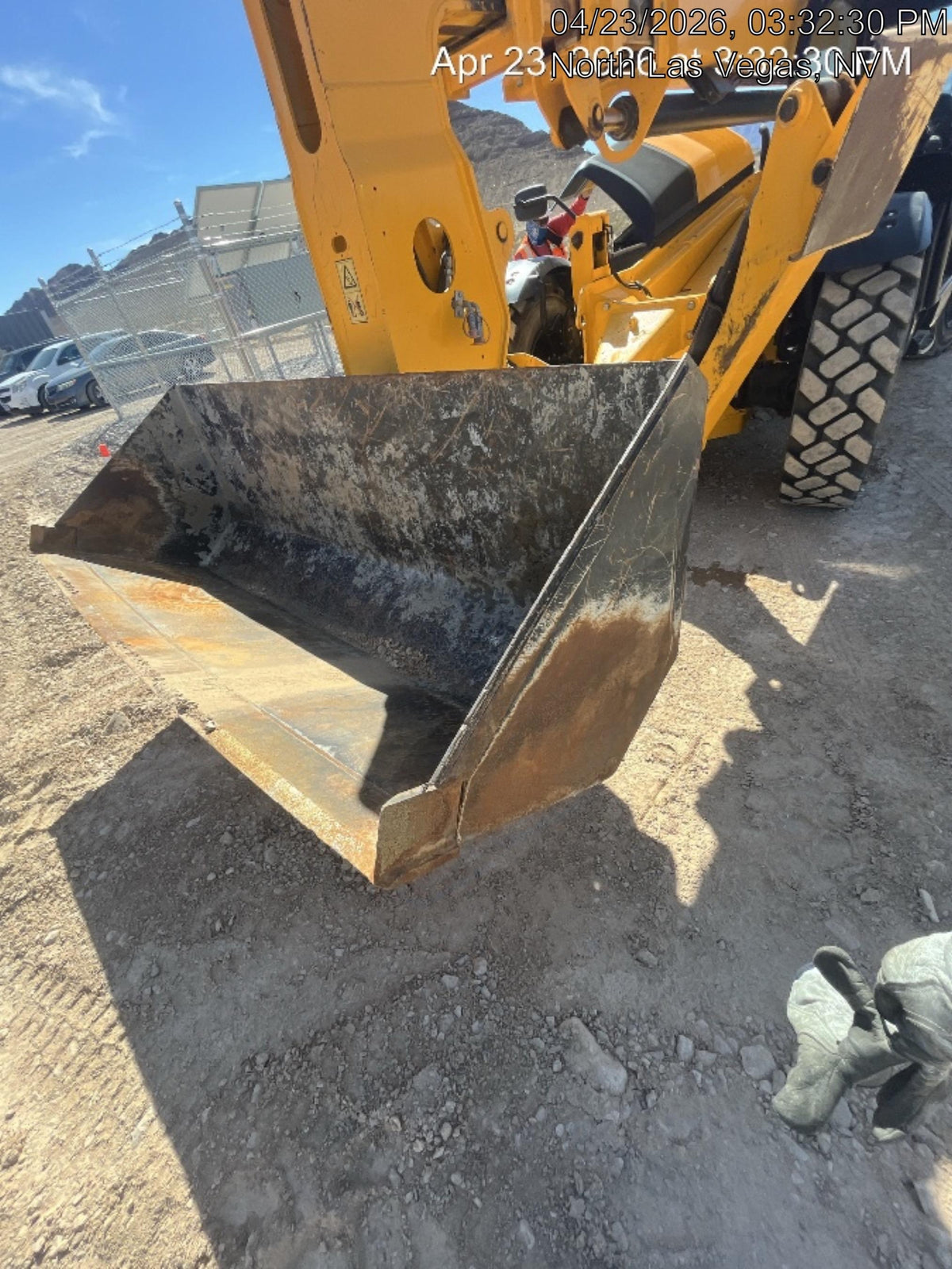 2022 JLG 1001100823