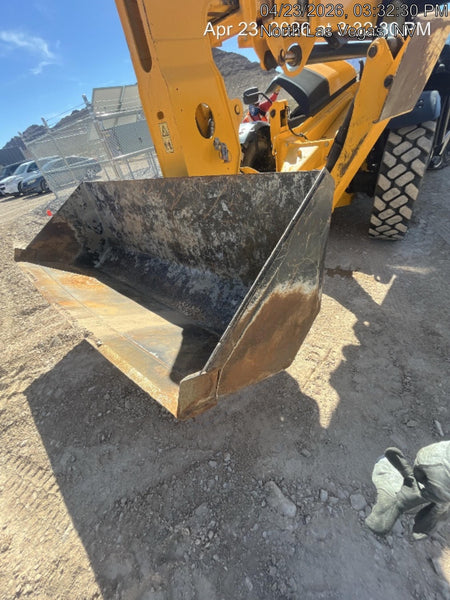 2022 JLG 1001100823