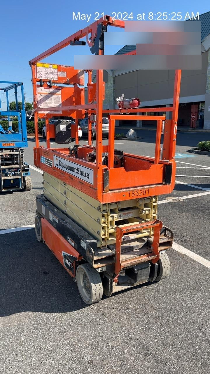 2021 JLG ES1932