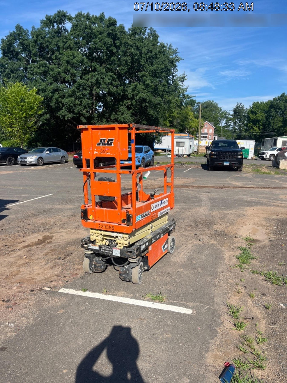2022 JLG ES1330L
