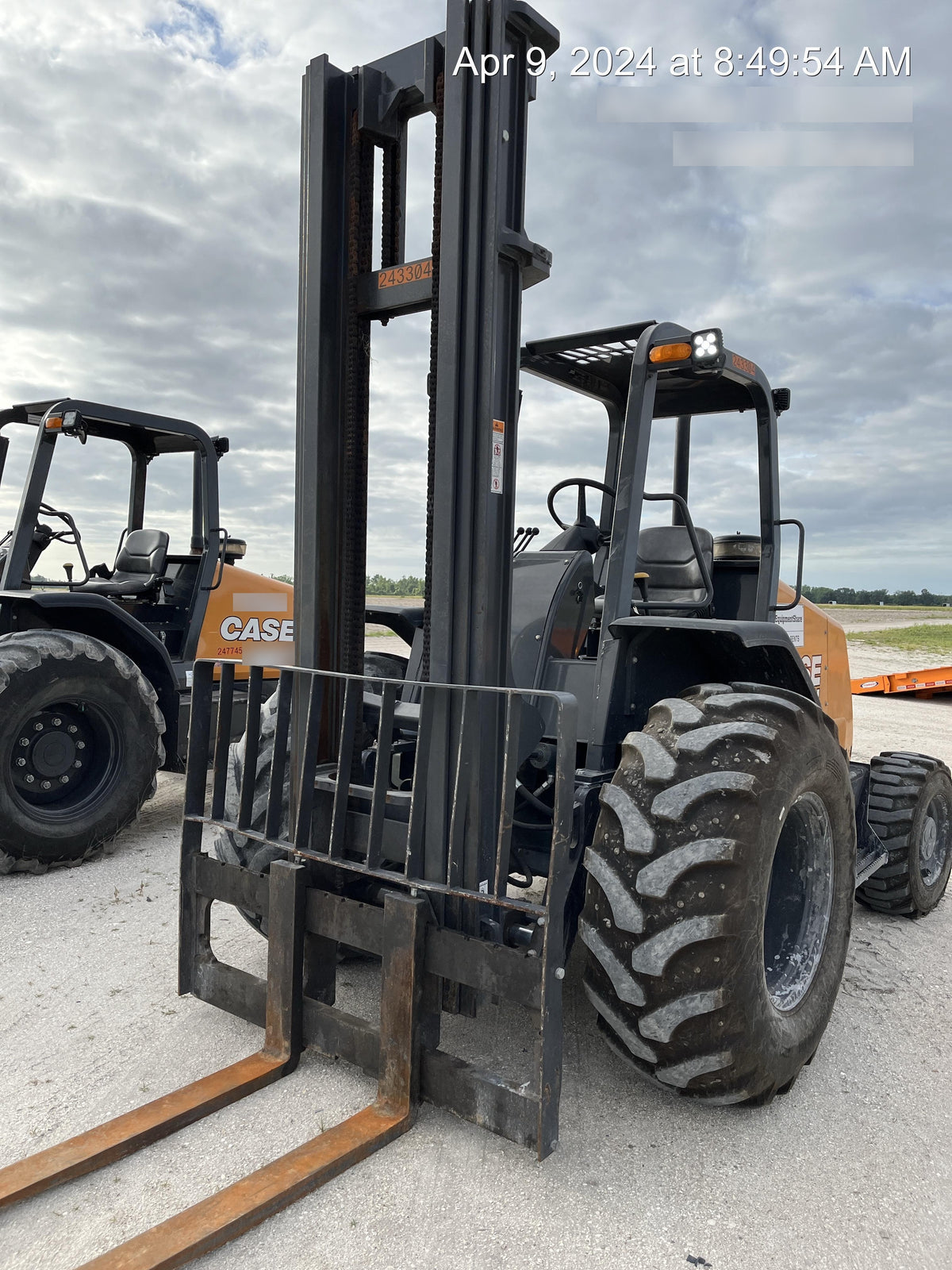 2022 CASE 586H