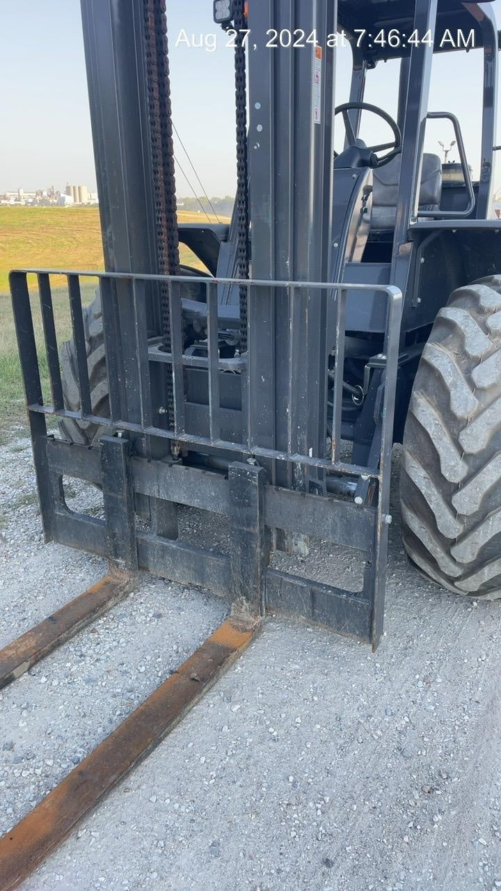 2023 CASE 588H