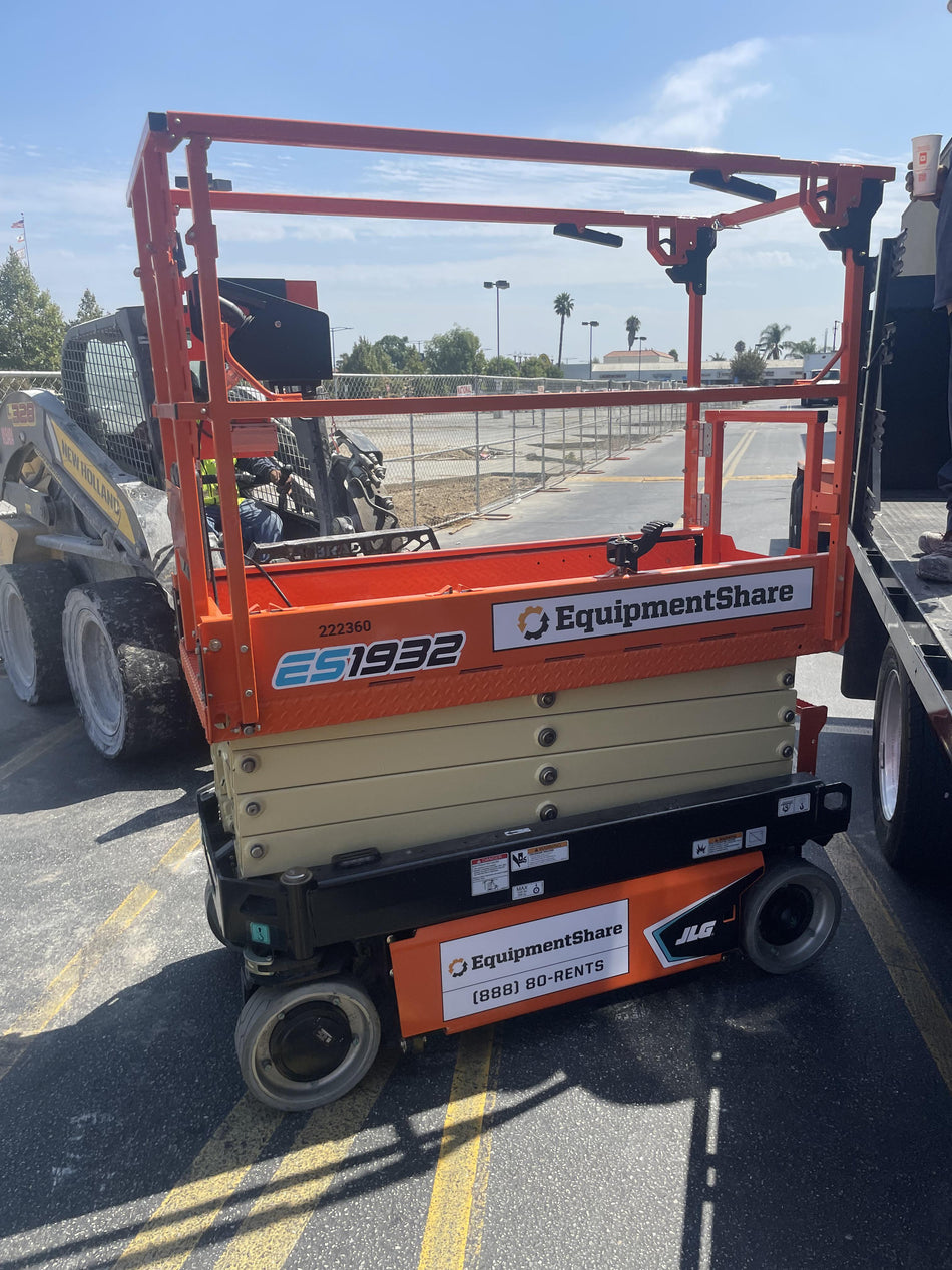 2022 JLG ES1932