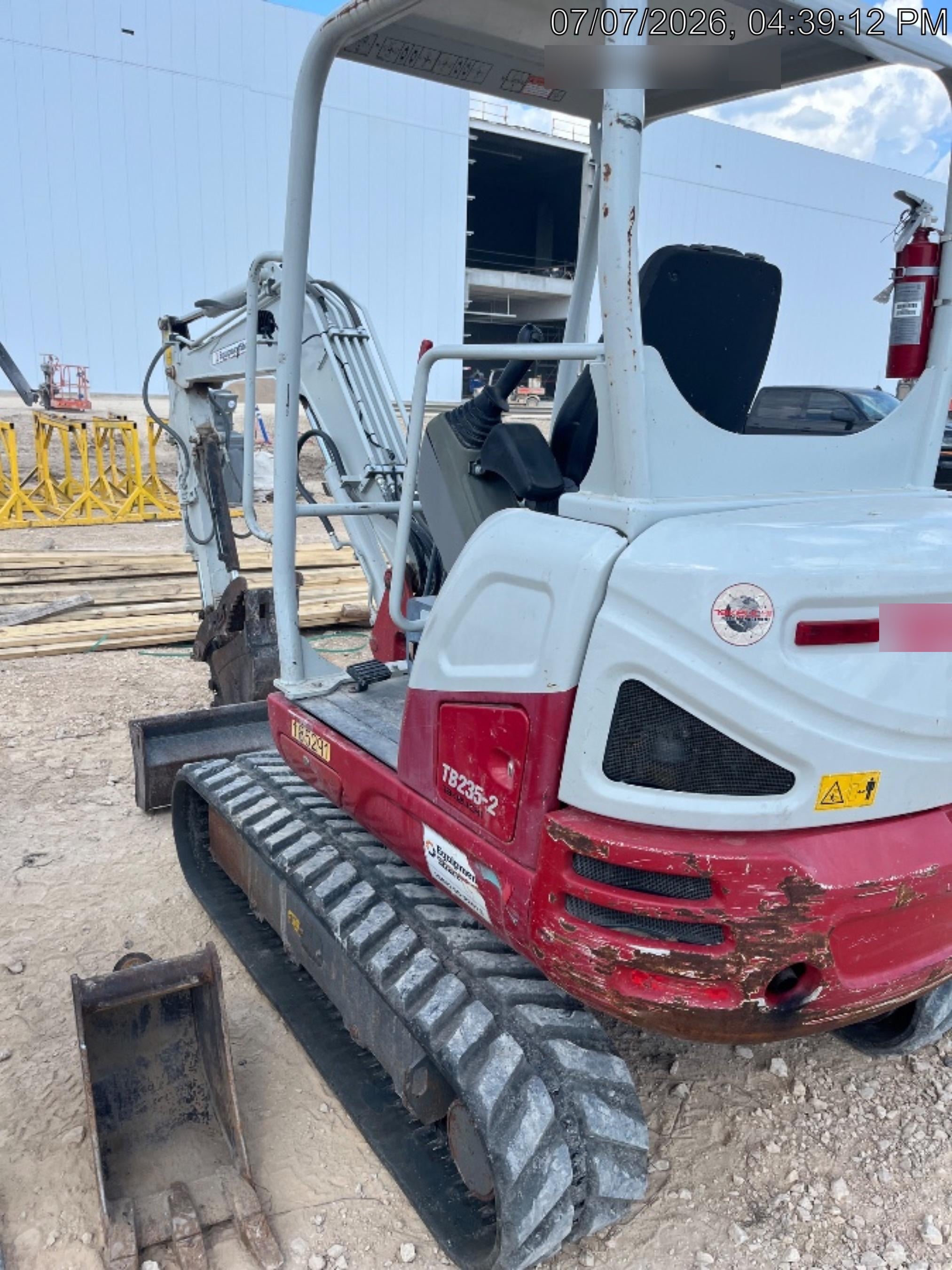 2021 TAKEUCHI TB235-2R