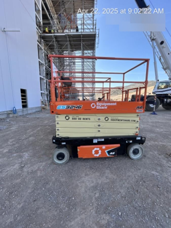 2022 JLG ES3246