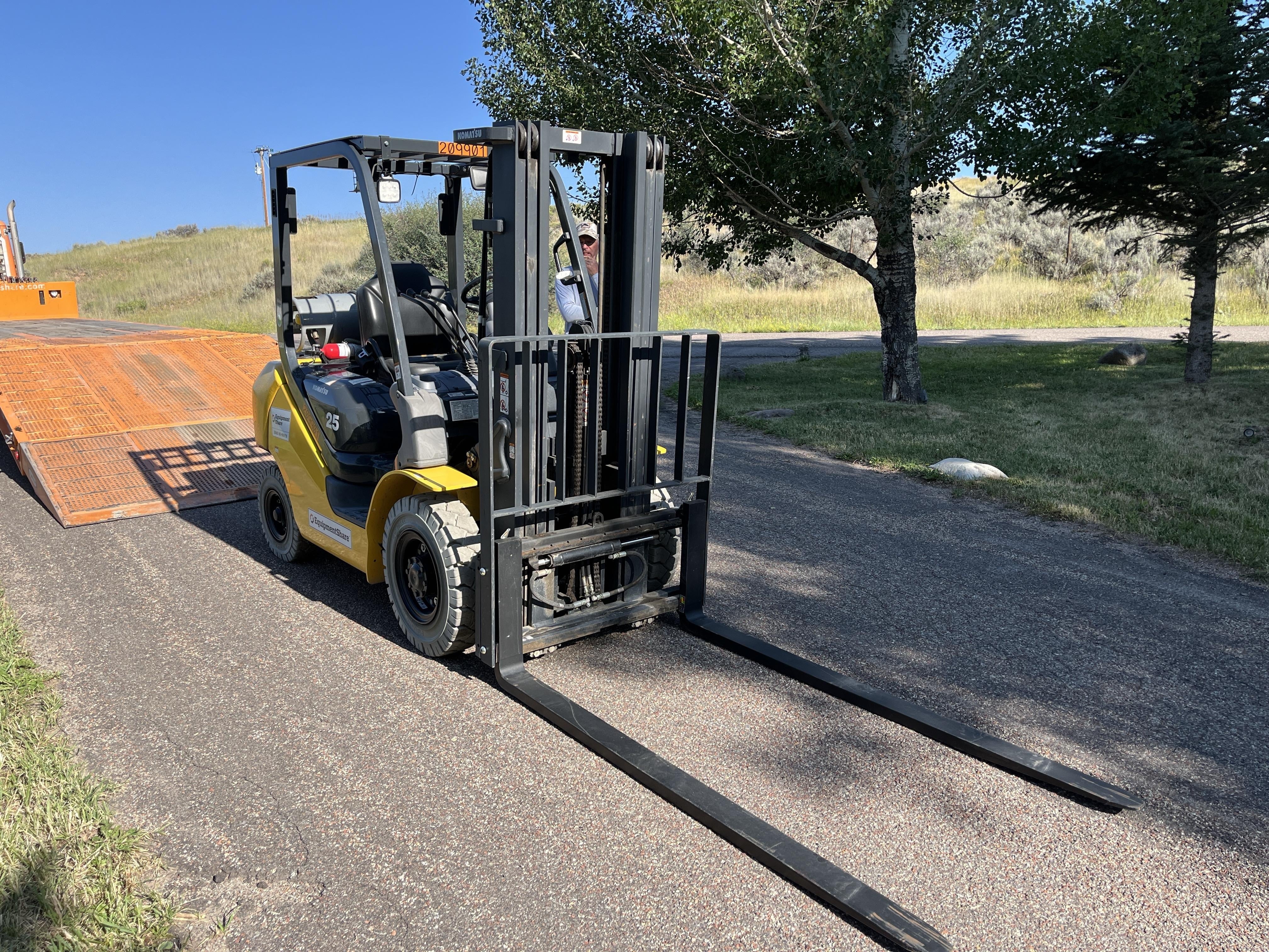 2022 KOMATSU FG25T-16
