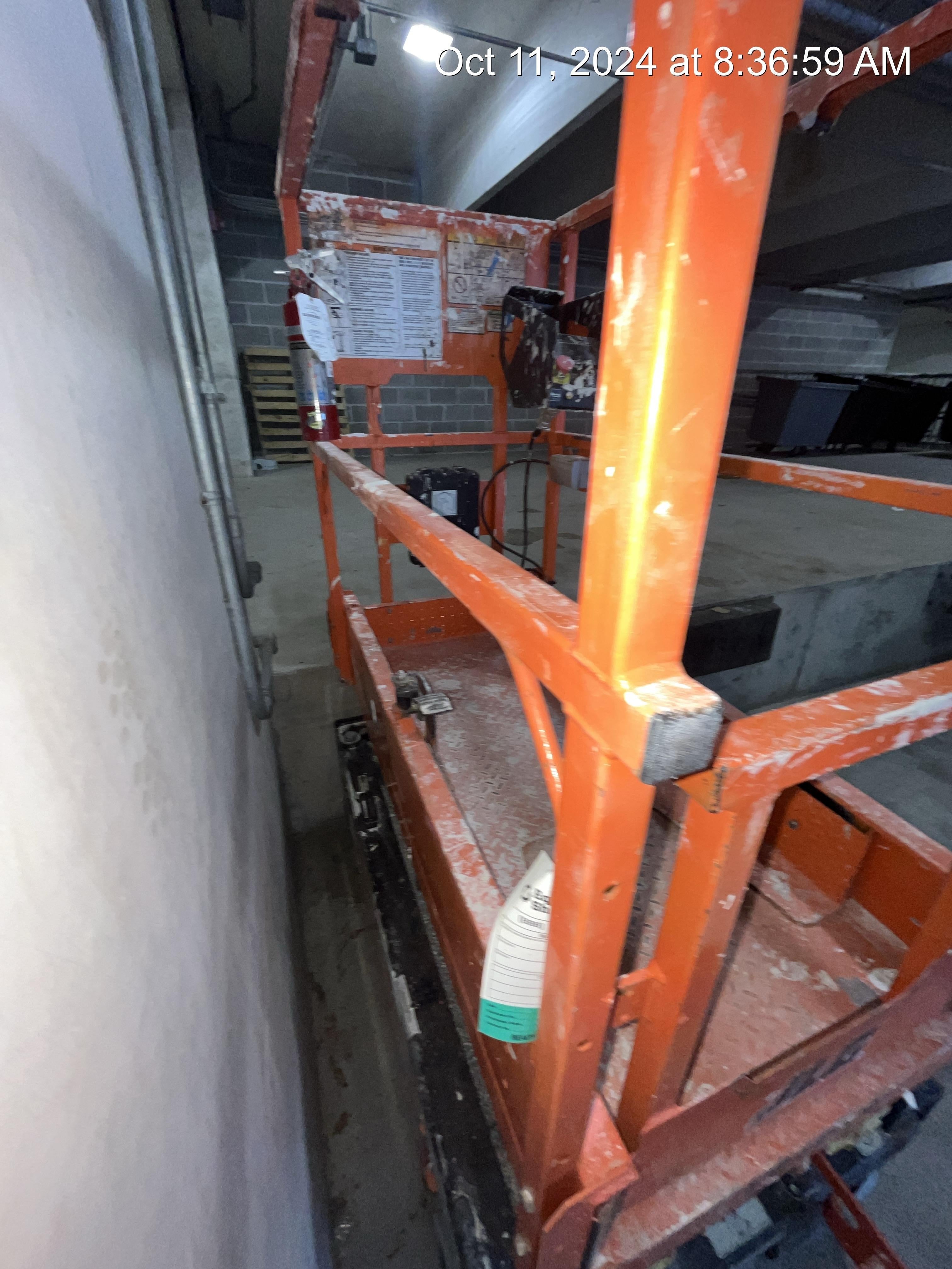 2021 JLG ES1330L