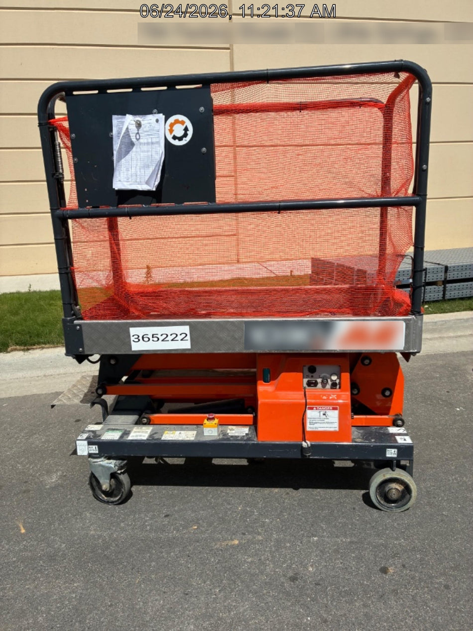 2023 JLG 1030P