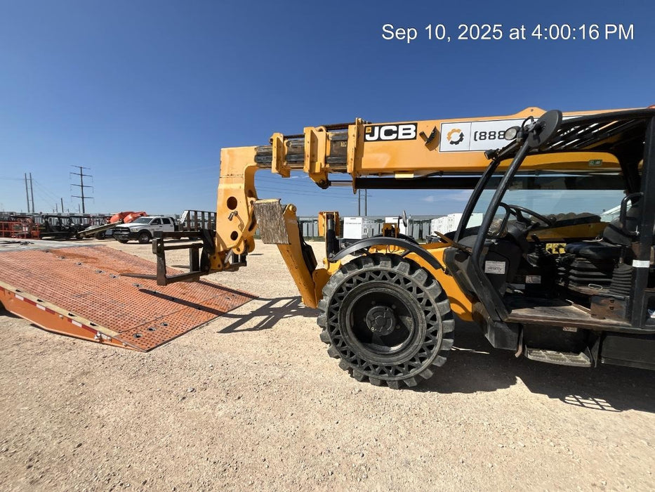 2020 JCB 512-56 Canopy, 74 HP, Solid Tires, STD Worklight, Beacon, Aux Hydraulics, Lifting Eye, Backup Alarm w/66" Carriage, 60" Forks