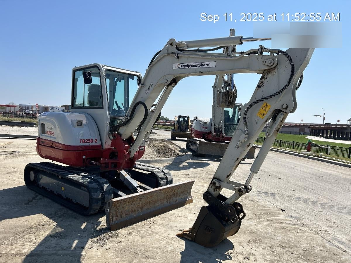 2024 TAKEUCHI TB250-2CR