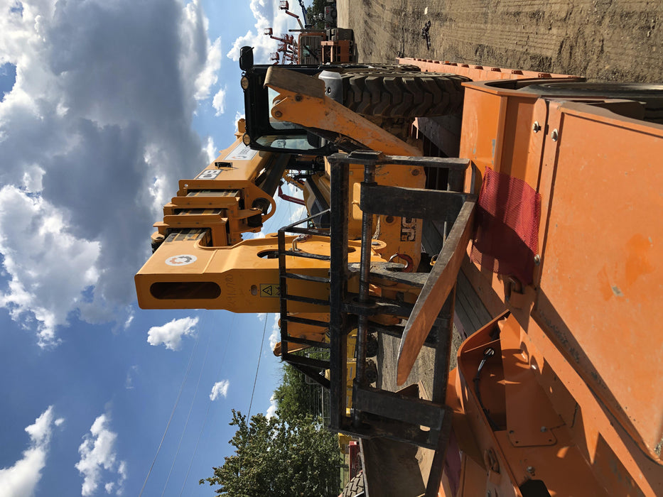 2019 JCB 512-56 Canopy, 74 HP, Solid Tires, STD Worklight, Beacon, Aux Hydraulics, Lifting Eye, Back up Alarm 66" Carriage, 60" Forks