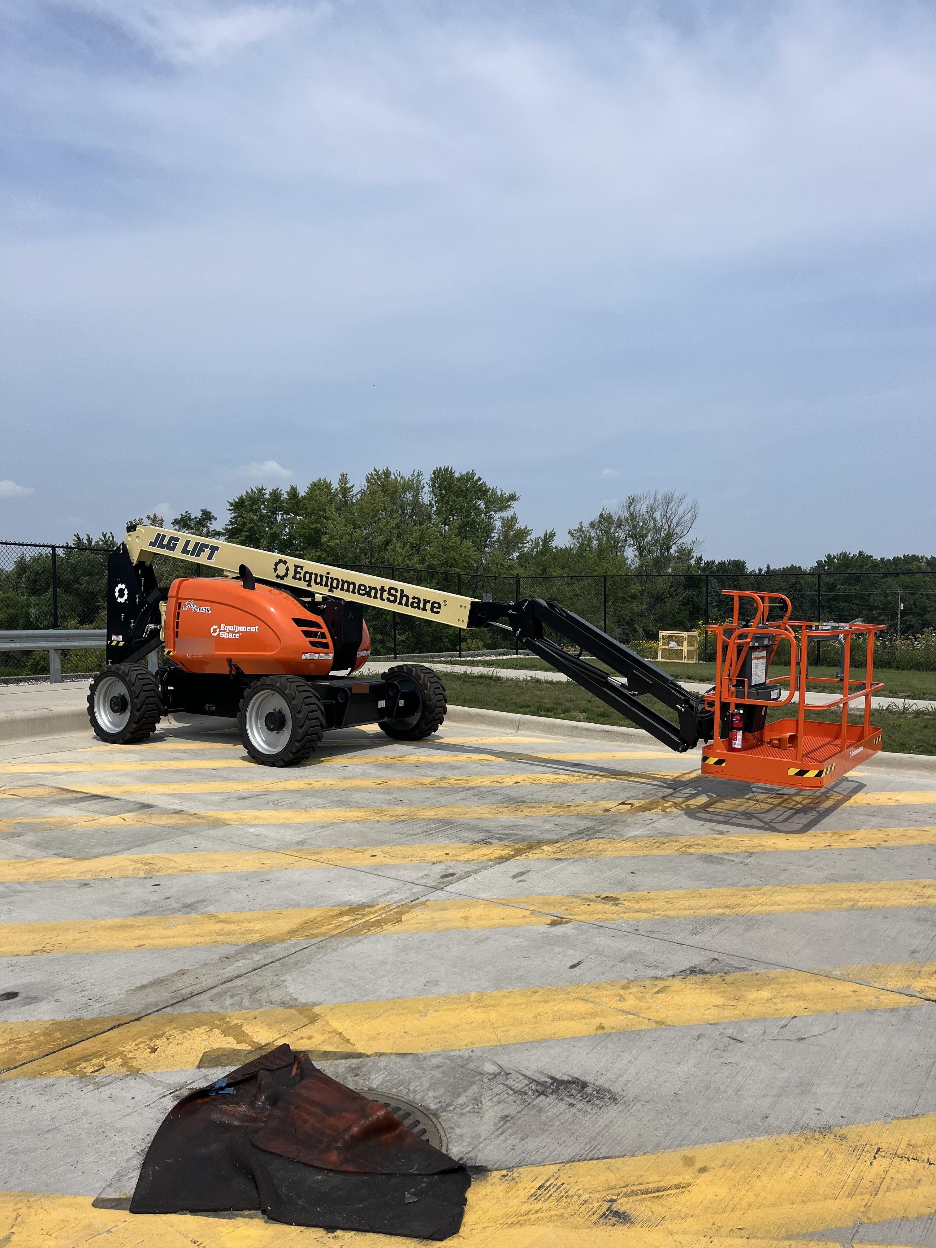 2025 JLG 600AJ