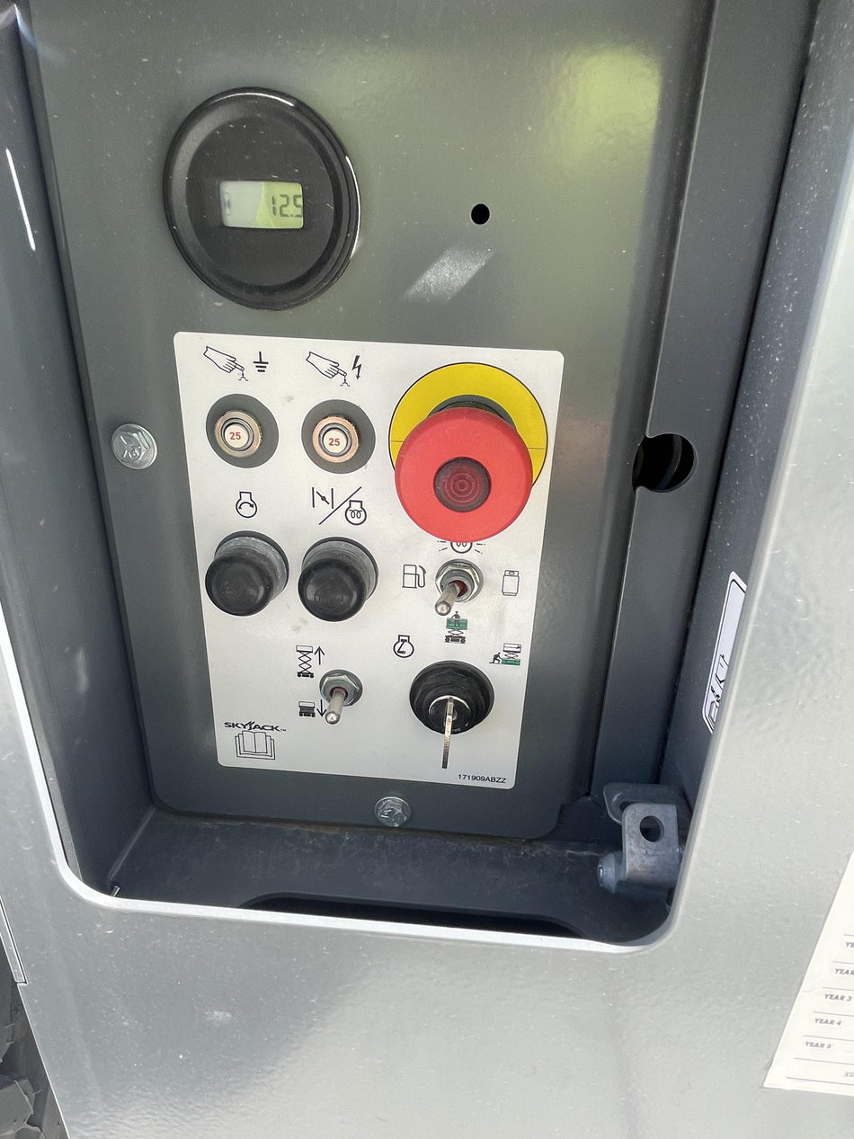 2023 SKYJACK SJ6832 RT