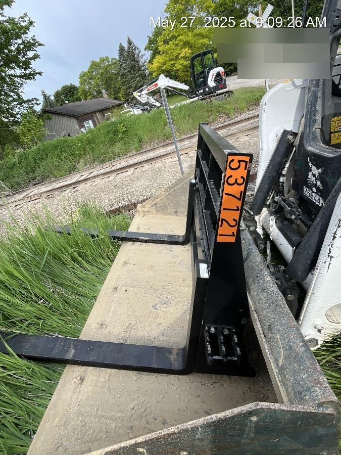 2025 ARROW MATERIAL HANDLING 24" Pallet Fork Frame