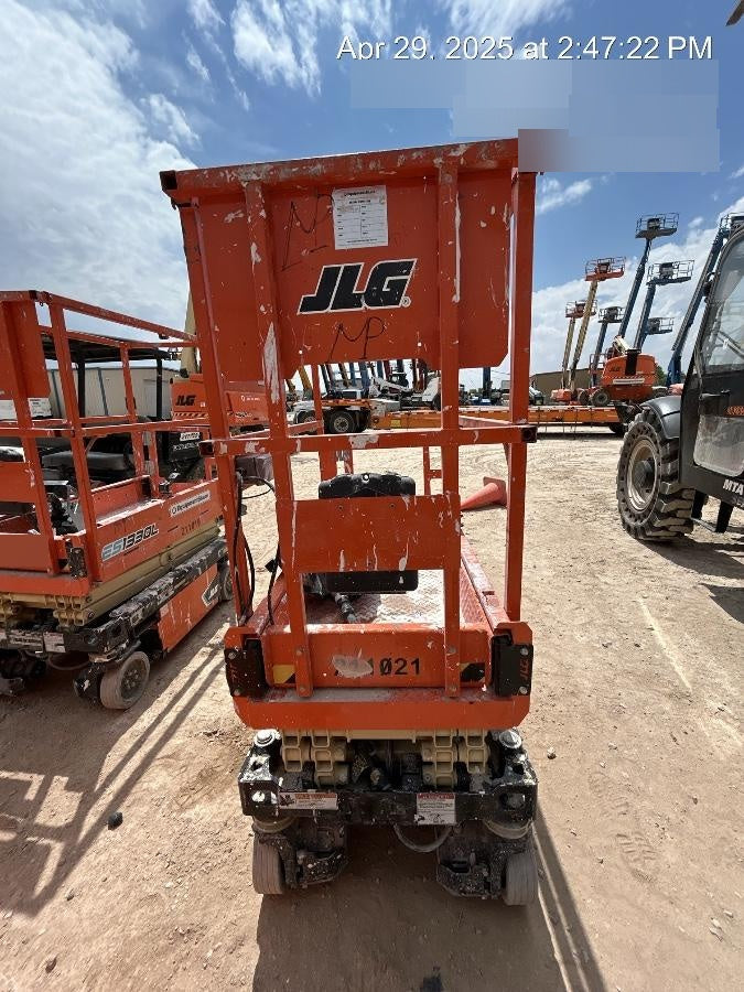 2022 JLG ES1330L