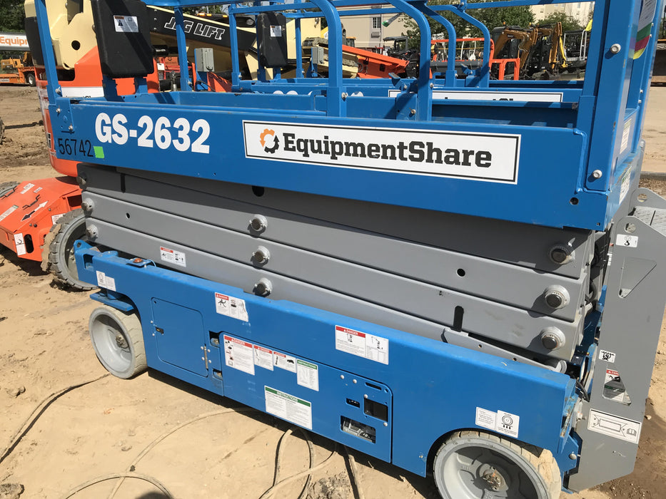 2019 Genie GS-2632 Folding rails with half height swing gate