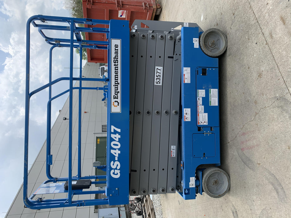 2019 Genie GS-4047 Folding rails with half height swing gate