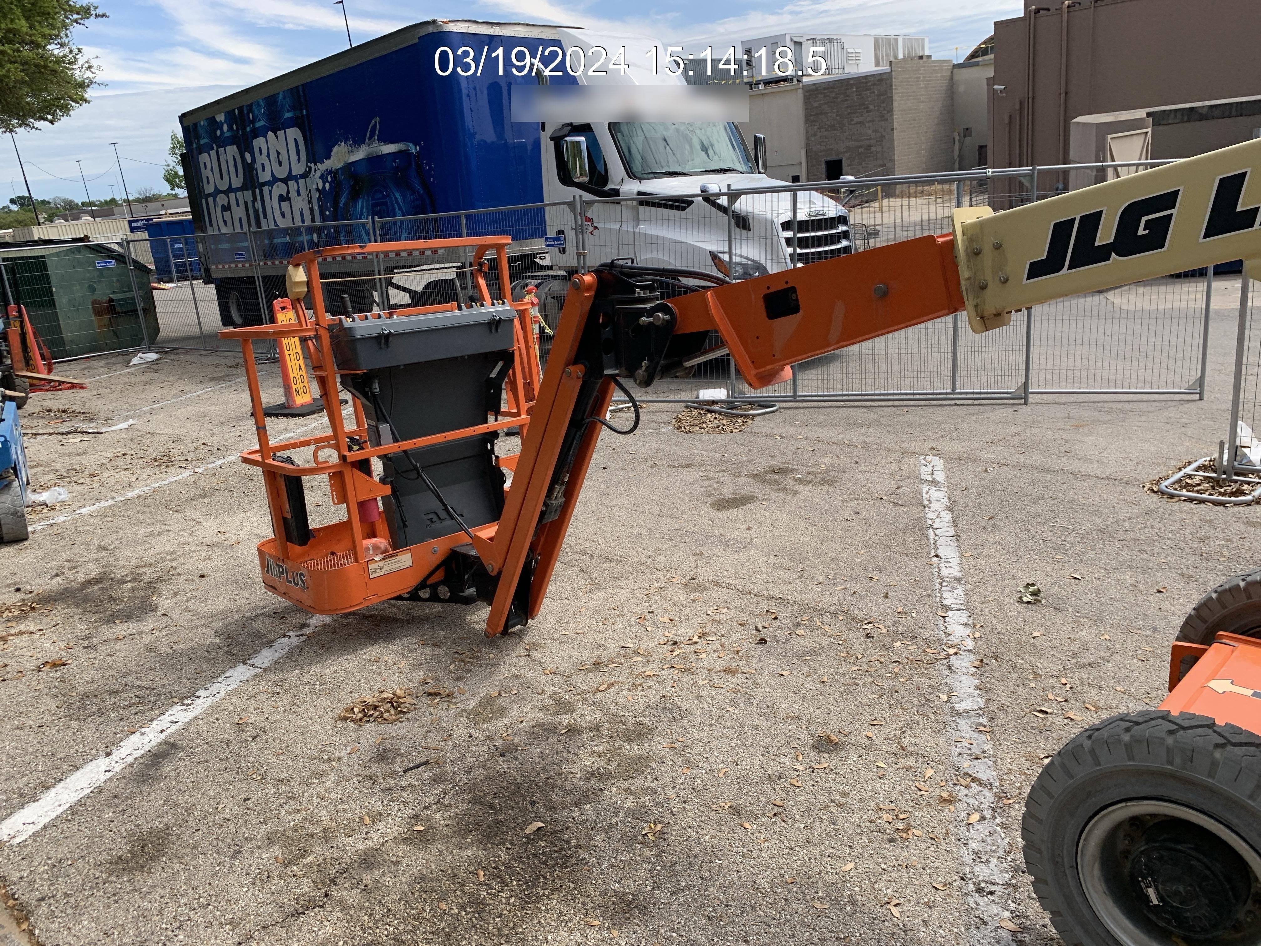2019 JLG E300AJP