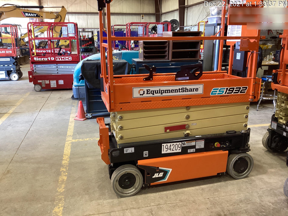2021 JLG ES1932